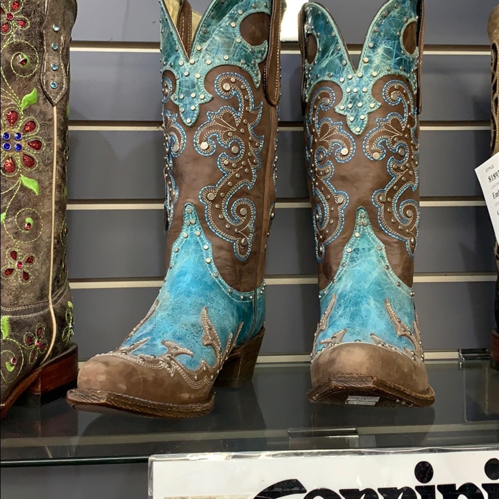 Brand new V toe boots